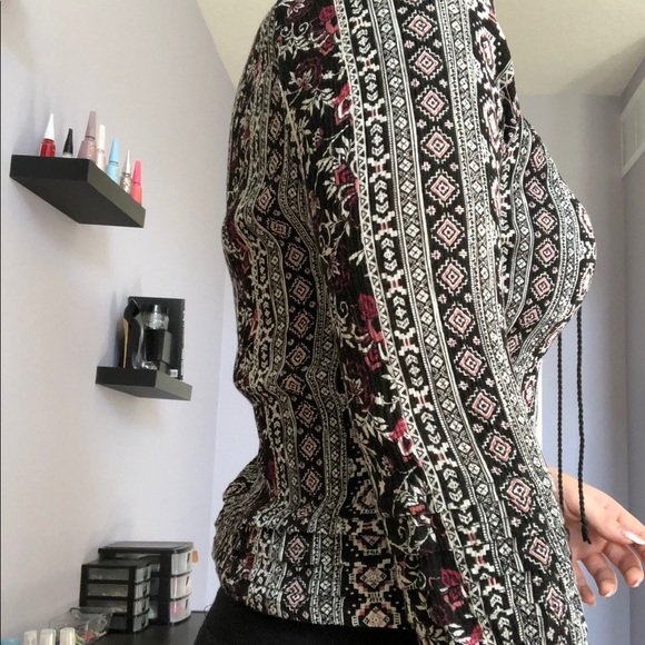 Abstract Print Top - Picture 2 of 3